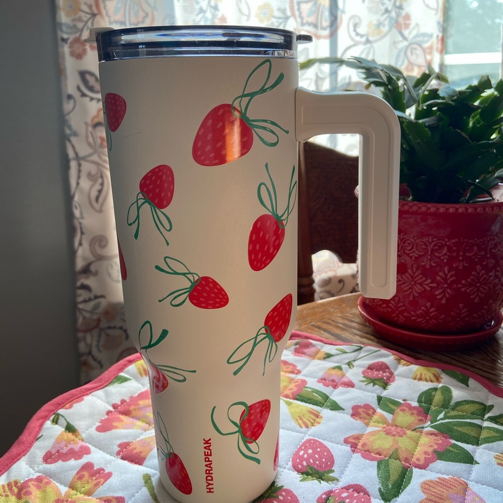 Hydrapeak Flow Artisan Collection 40 oz Tumbler in Strawberry Pattern NWOT